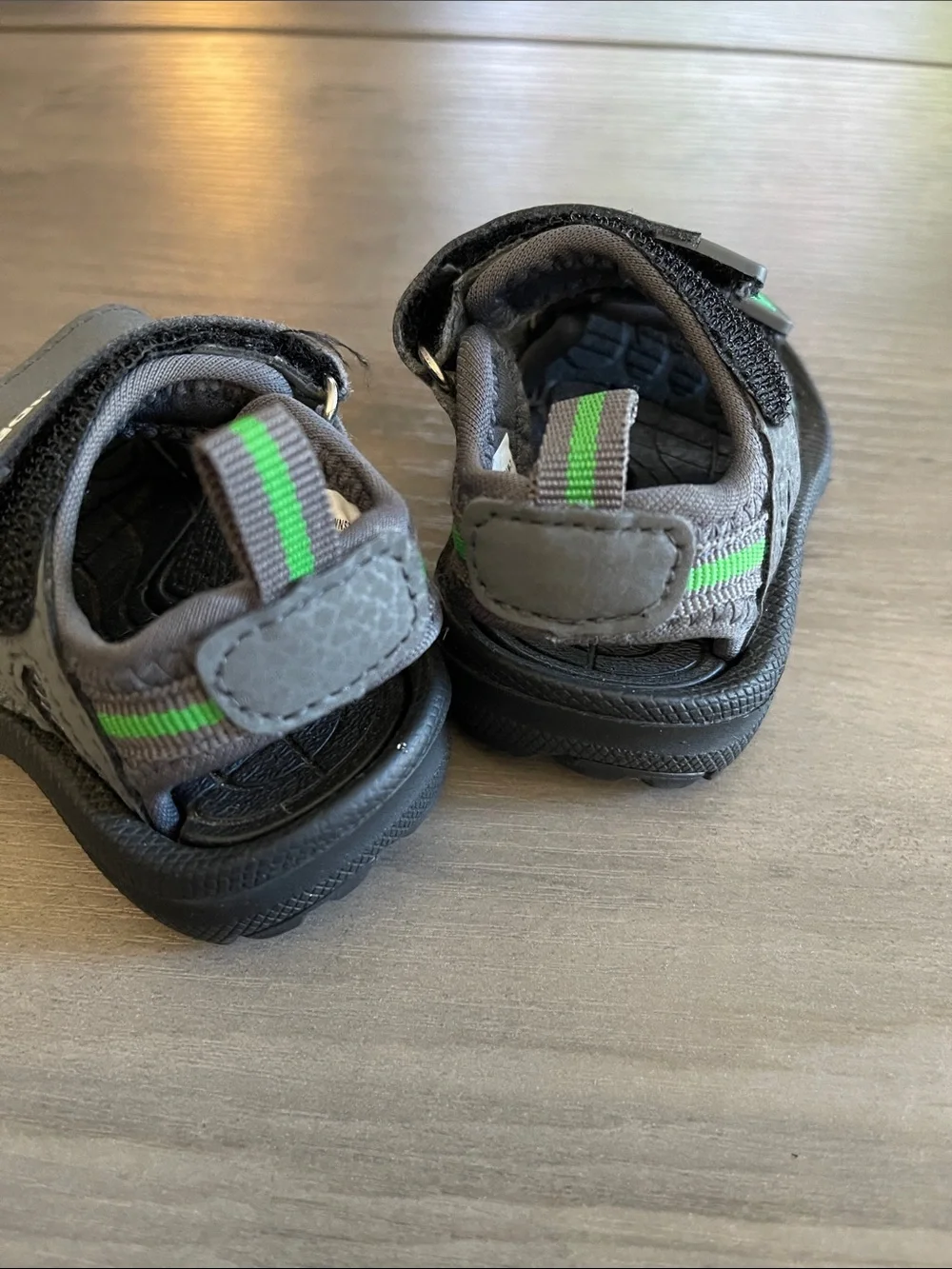 Source Unknown Gray and Green Trail Guide Kids' Sport Sandals